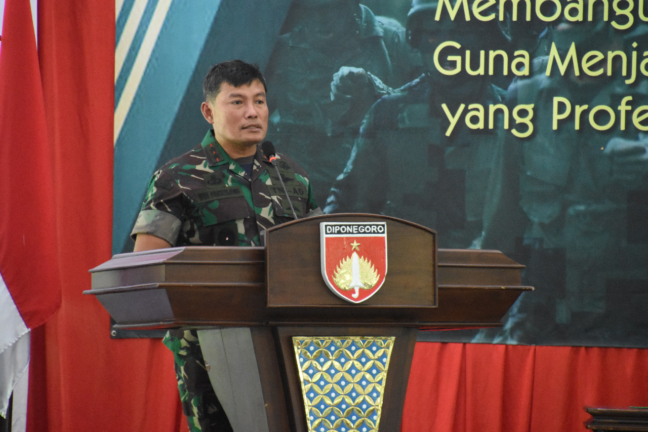 Mayjen TNI Widi Prasetijono Secara Resmi Menutup Apel Dansat Kodam IV/Diponegoro TA. 2022